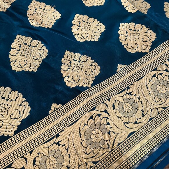 Elegant Blue and Gold Saree - Picture 5 of 13